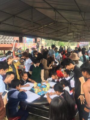 dạy vẽ cho trẻ em đồng bào