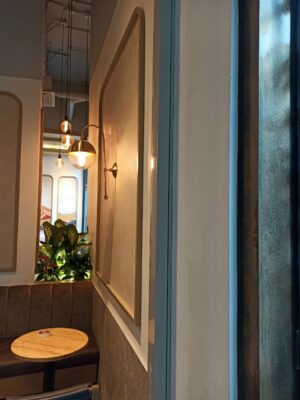 Highland Coffee Vincom Phủ Lý Hà Nam 7 Sơn tường Highland Coffee với sơn giả bê tông
